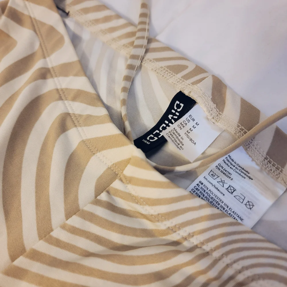 Divided Brown and White Patterned Leggings - Picture 6 of 6